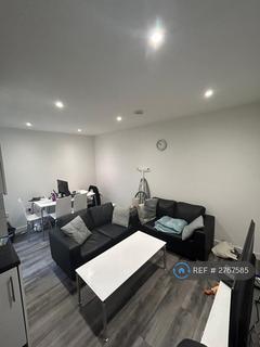 3 bedroom flat to rent, West Green Road, London, N15