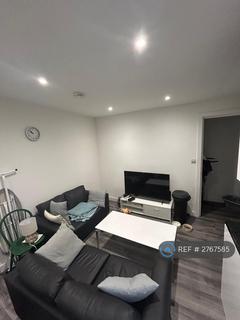 3 bedroom flat to rent, West Green Road, London, N15
