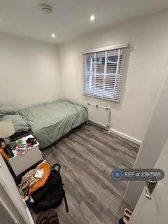 3 bedroom flat to rent, West Green Road, London, N15