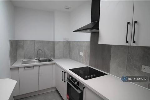 1 bedroom flat to rent - High Street, High Wycombe, HP11