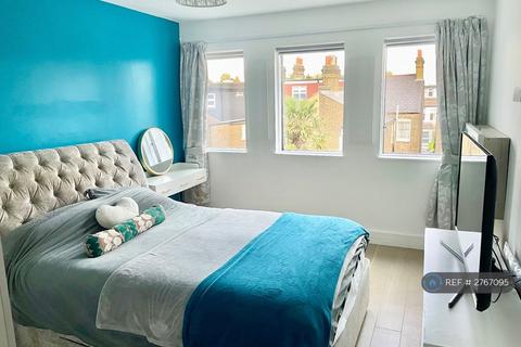 1 bedroom flat to rent, Osborn House, London, SE3