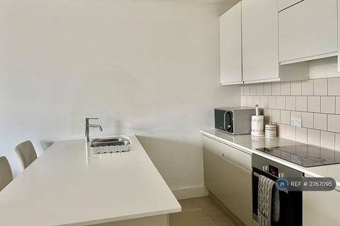 1 bedroom flat to rent, Osborn House, London, SE3