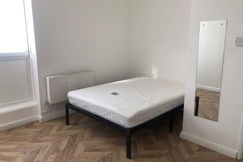 1 bedroom flat for sale, 31 Holliday Square, Wandsworth, London, SW11 2HR