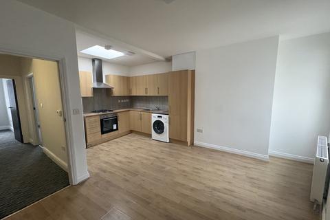 3 bedroom flat to rent, 55A WESTWAY CATERHAM ON THE HILL SURRET CR3 5TQ