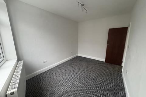 3 bedroom flat to rent, 55A WESTWAY CATERHAM ON THE HILL SURRET CR3 5TQ