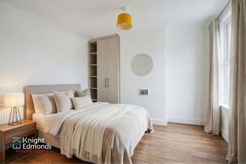 undefined, College Avenue, Gillingham, ME7
