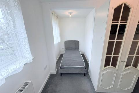 1 bedroom in a house share to rent, Linden Way, Southgate