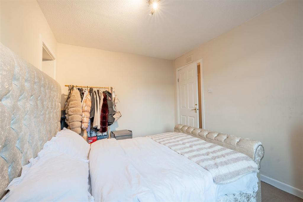Bedroom.one.2