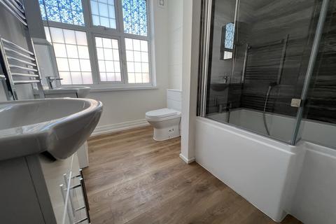 3 bedroom flat to rent, Addington Road, Croydon CR2