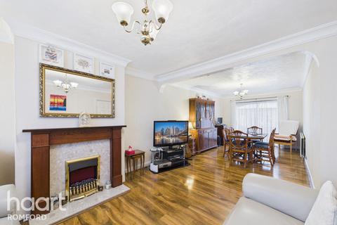Kingshill Avenue, Romford, RM5 2SD