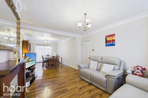 3 bedroom semi-detached house for sale, Kingshill Avenue, Romford, RM5 2SD