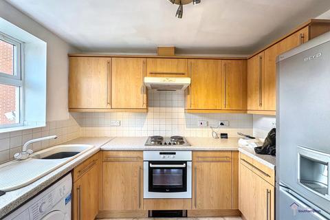 2 bedroom flat to rent, Avro Court,Hamble, SO31 4FJ