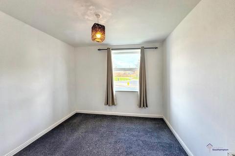 2 bedroom flat to rent, Avro Court,Hamble, SO31 4FJ