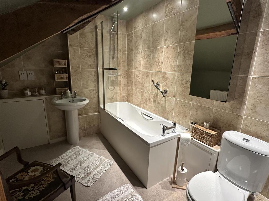 BATHROOM1.jpeg