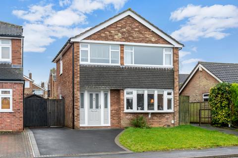 3 bedroom detached house for sale - Heath Drive, Cottesmore