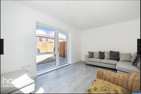 5 bedroom end of terrace house to rent, Hughes Road, Ilford