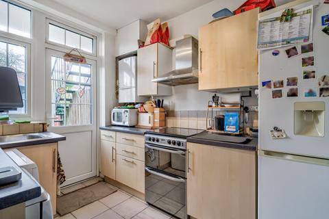 2 bedroom flat for sale, Brightman Road, Earlsfield, London, SW18