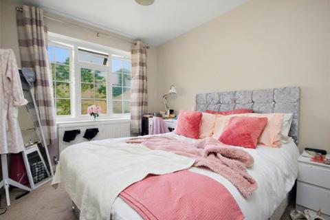 undefined, Oakfields, Guildford