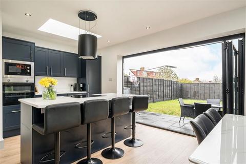 4 bedroom semi-detached house for sale, Heather Road, London SE12