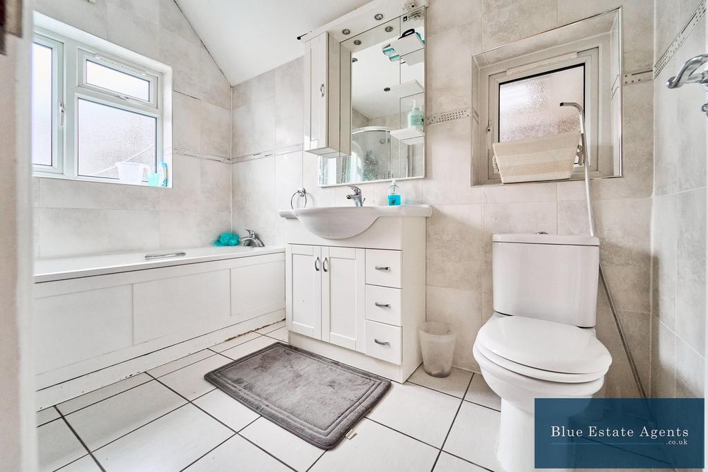Family Bathroom Suite