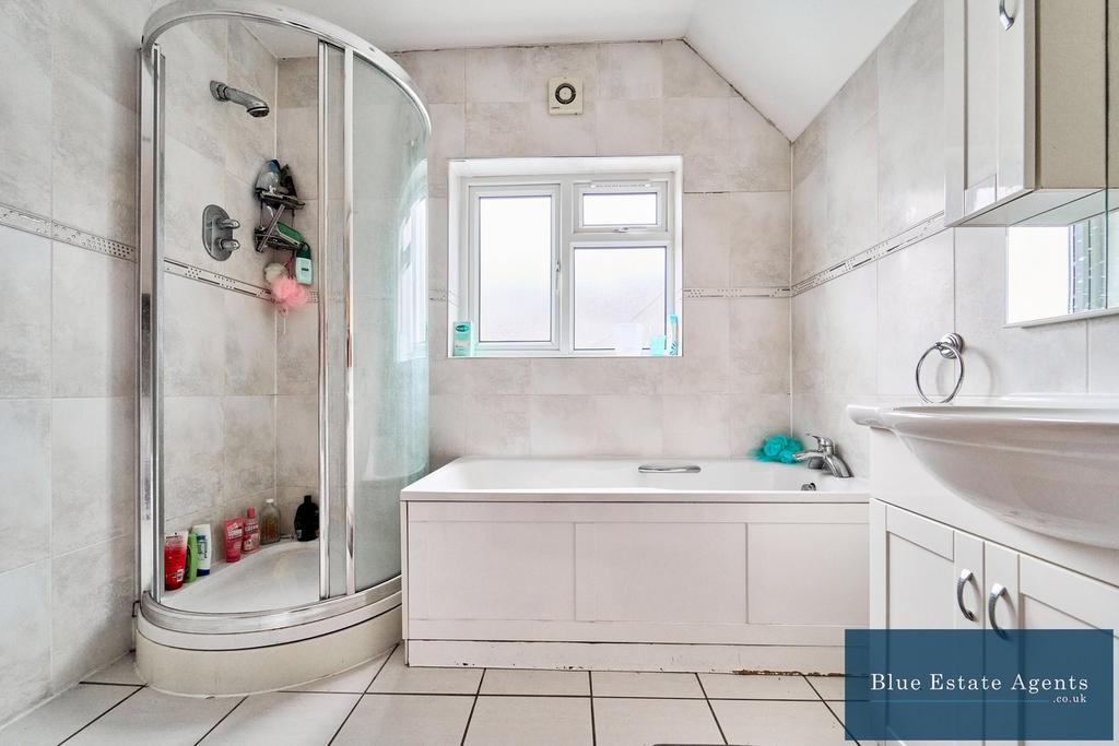 Family Bathroom Suite