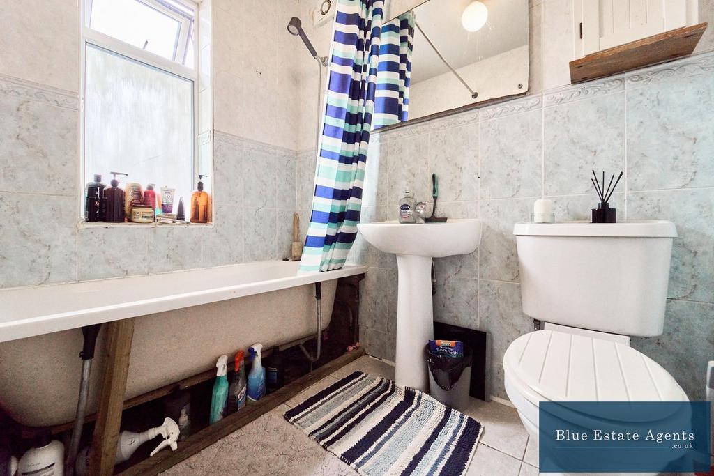 Family Bathroom Suite