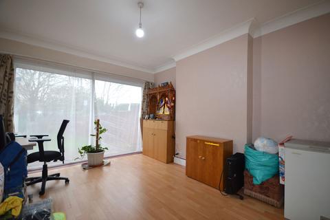 3 bedroom terraced house for sale, Hughenden Avenue, Kenton, HA3