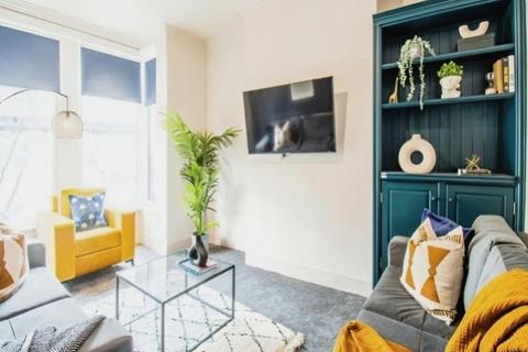 undefined, BILLS INCLUDED - Grosmont Place, Bramley, Leeds, LS13