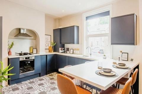 undefined, BILLS INCLUDED - Grosmont Place, Bramley, Leeds, LS13