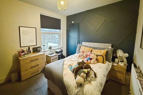 undefined, BILLS INCLUDED - Grosmont Place, Bramley, Leeds, LS13
