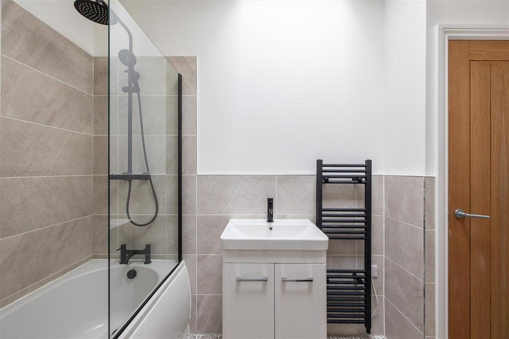 The Courtyard 1 Bathroom-2.jpg
