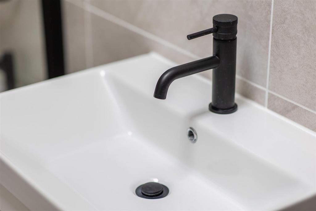 The Courtyard 1 Bathroom-3.jpg