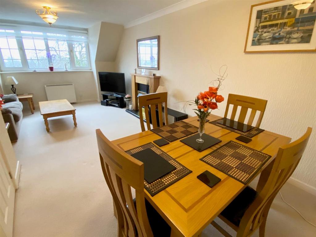 Dining area 1.jpg