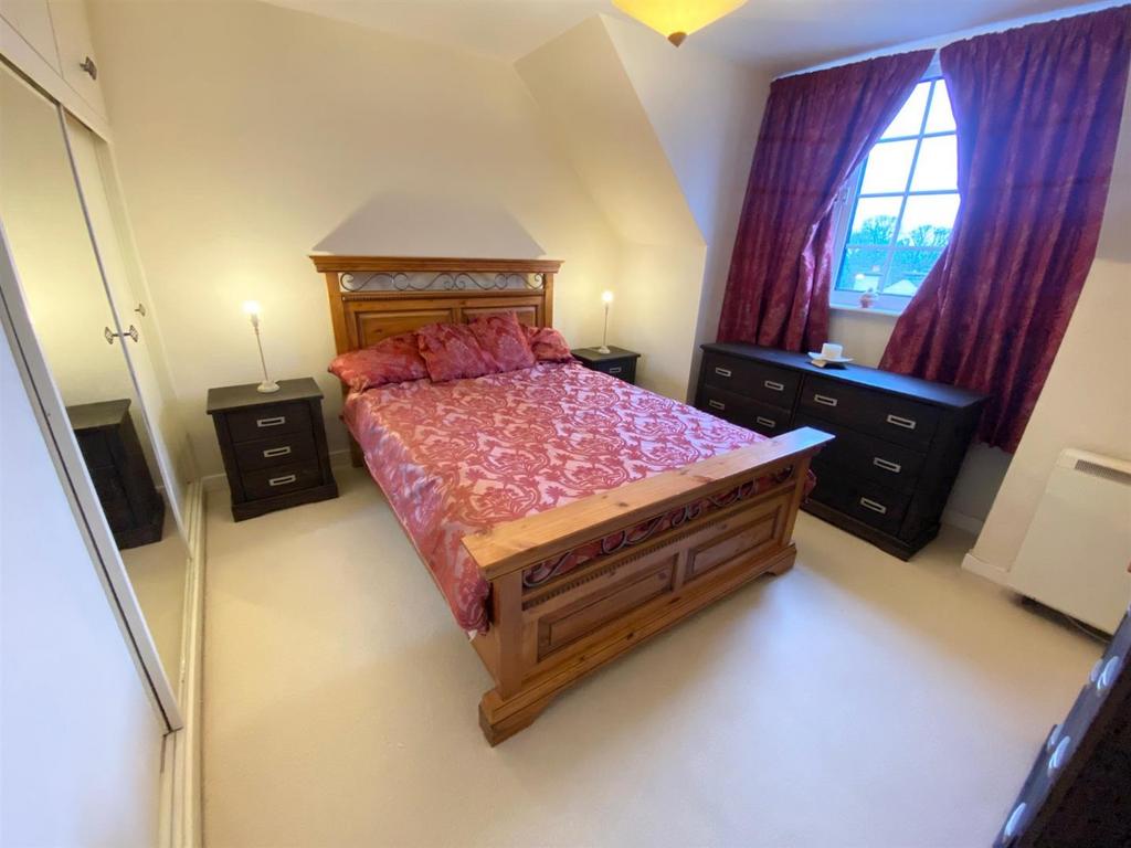 Bed 1.jpg