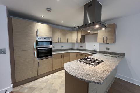 2 bedroom flat to rent, Branksome Wood Road, Bournemouth,