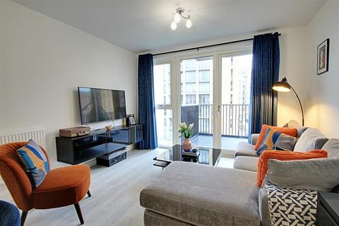 1 bedroom apartment for sale, Shearwater Drive, London