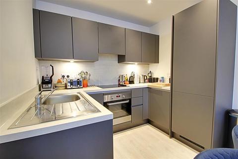 1 bedroom apartment for sale, Shearwater Drive, London