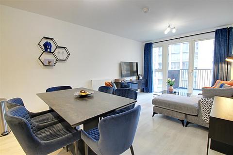 1 bedroom apartment for sale, Shearwater Drive, London