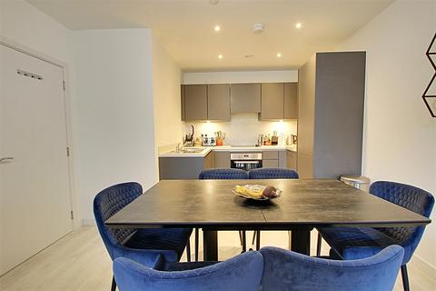 1 bedroom apartment for sale, Shearwater Drive, London