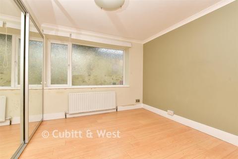 2 bedroom maisonette for sale, Farningham Road, Caterham, Surrey
