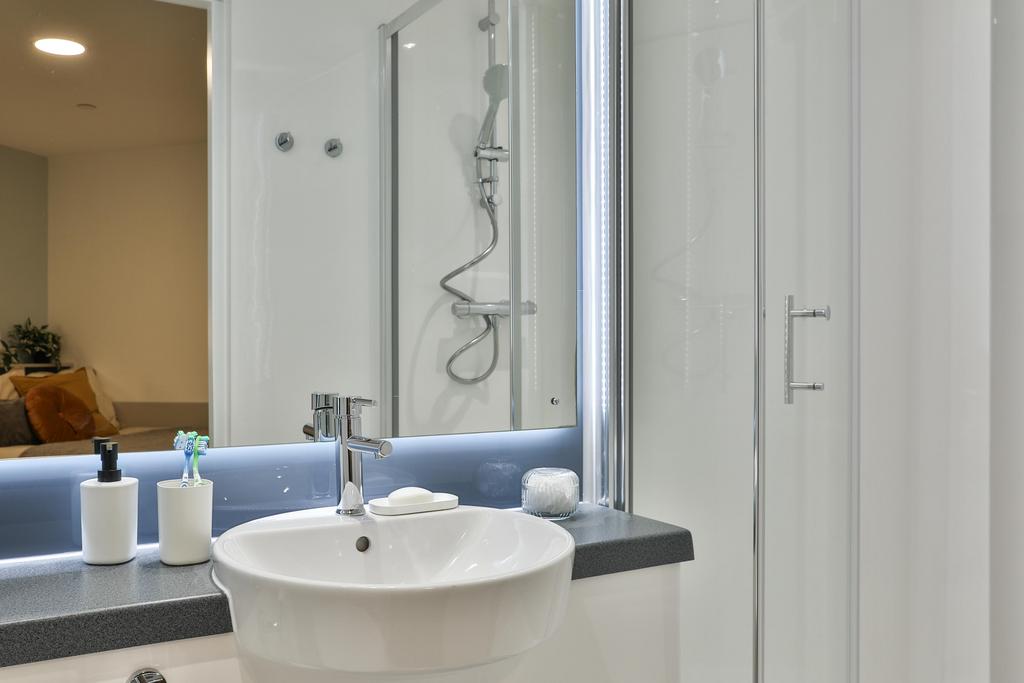 Ensuite (16 of 24) (1).jpg