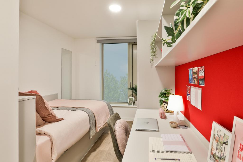 Silver Ensuite (1 of 8) (1).jpg