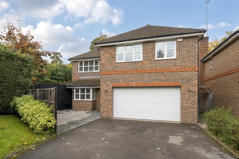 5 bedroom detached house for sale, Dundaff Close, Surrey GU15
