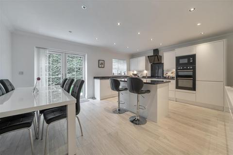 5 bedroom detached house for sale, Dundaff Close, Surrey GU15