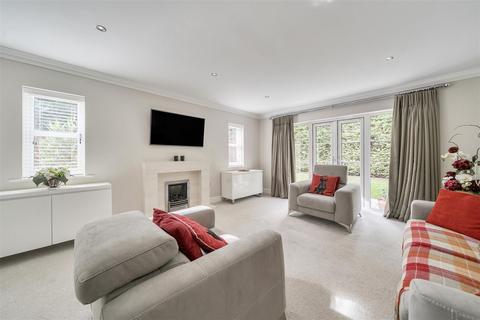 5 bedroom detached house for sale, Dundaff Close, Surrey GU15