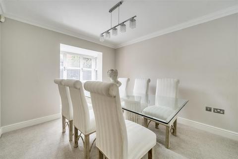 5 bedroom detached house for sale, Dundaff Close, Surrey GU15