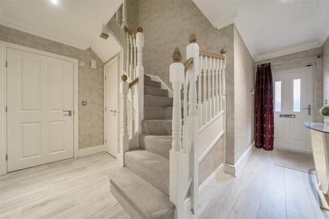 5 bedroom detached house for sale, Dundaff Close, Surrey GU15