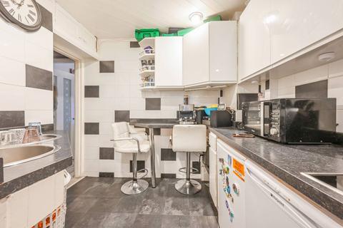 2 bedroom flat for sale, Benworth Street, London E3