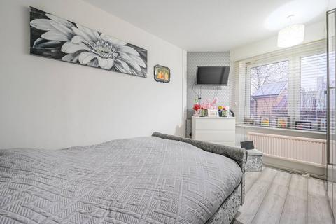 2 bedroom flat for sale, Benworth Street, London E3