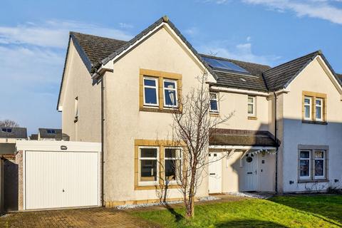 41 Fulton's Crescent, Fenwick, KA3 6GJ